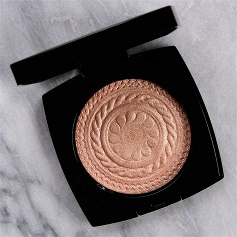 chanel poudre illuminatrice metal peach|Chanel Illuminating Powder • Highlighter Review & Swatches.